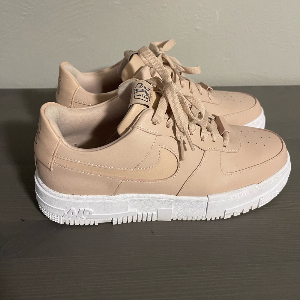 Nike Air Force 1 Pixel
